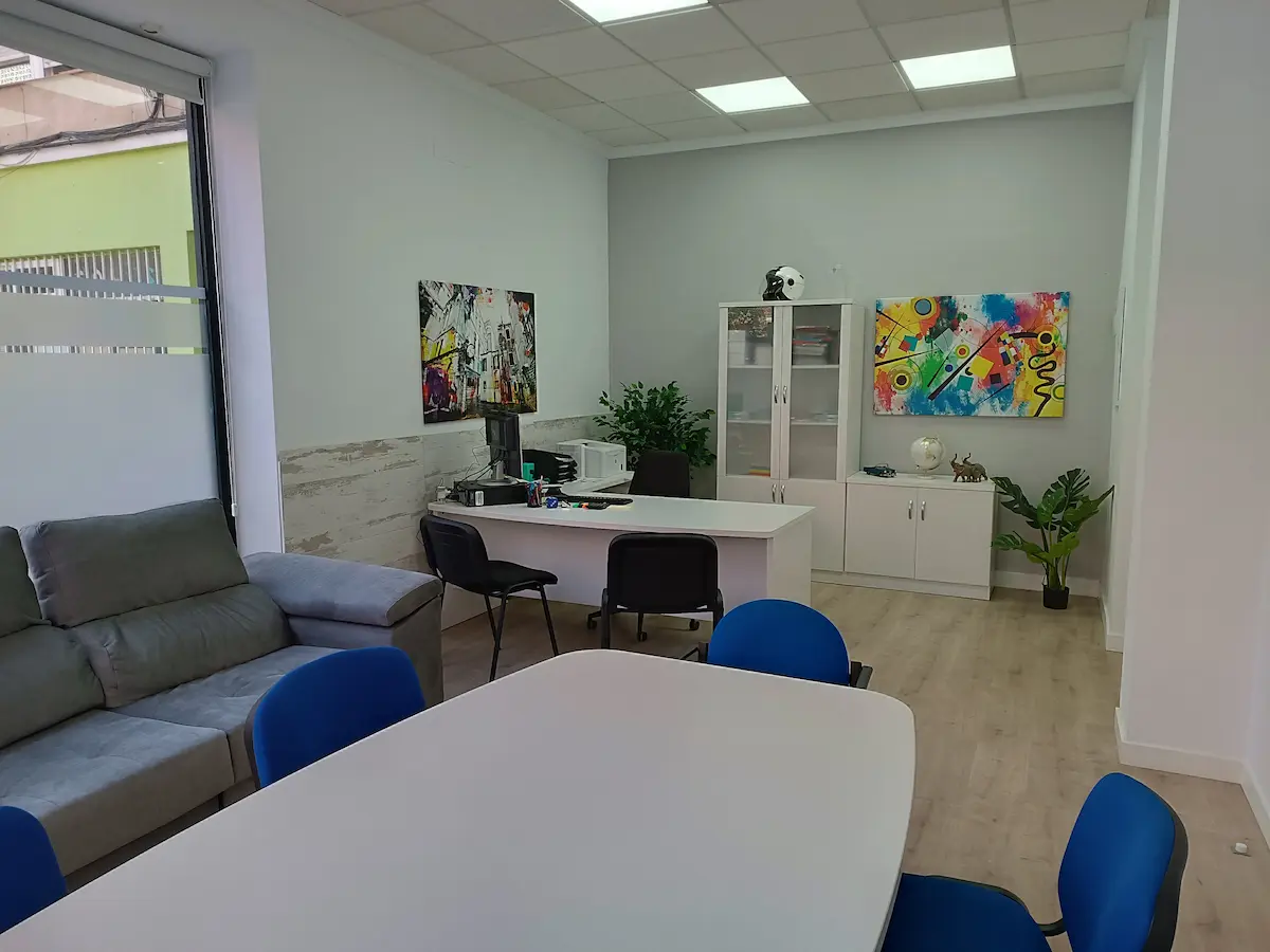 Interior oficina Seguros Integra